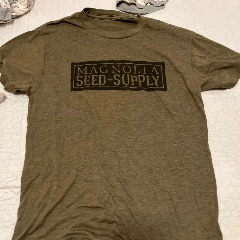 Magnolia T-Shirt - Picture 1 of 1